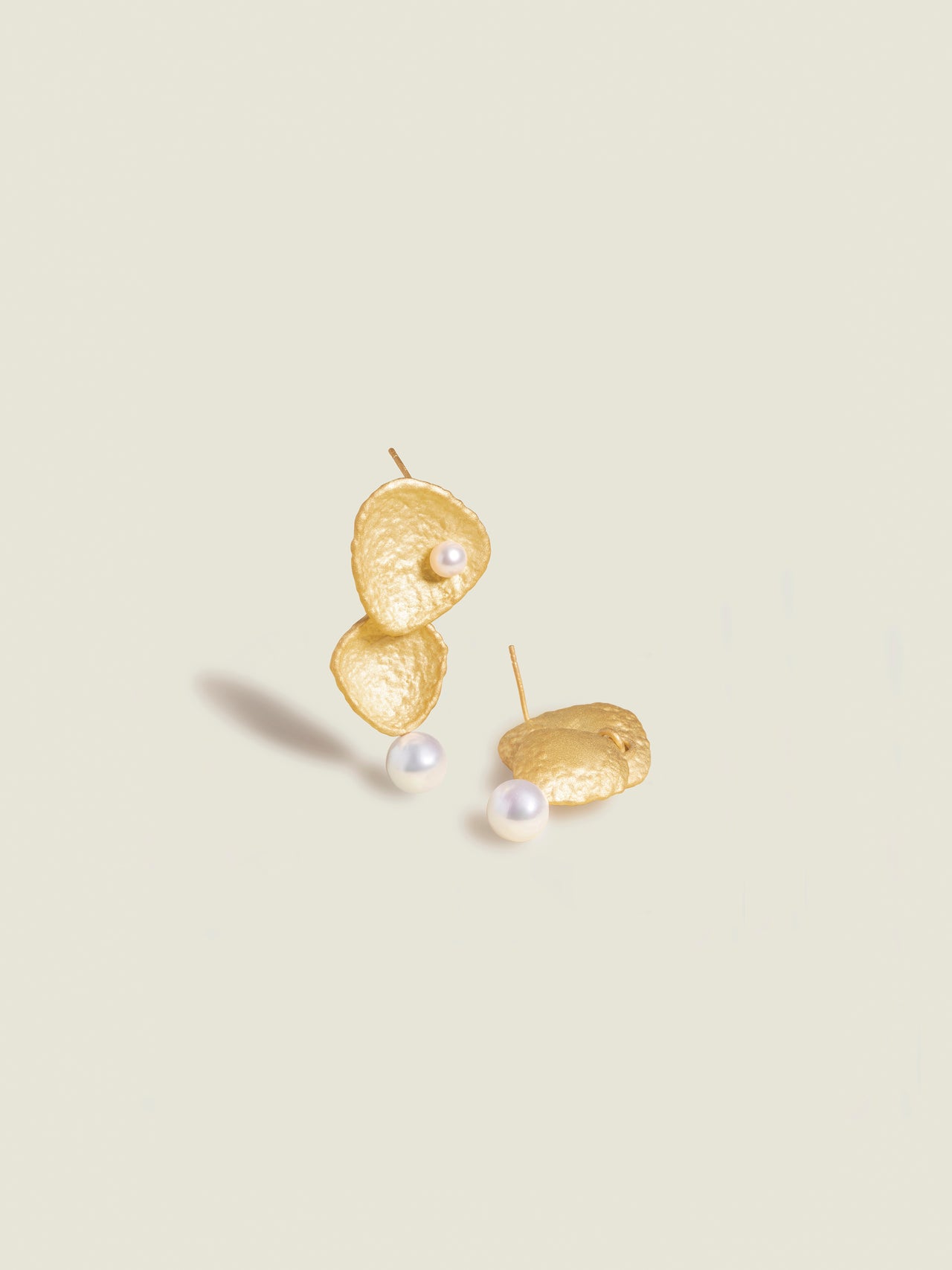 Golden Foliage Pearl Earrings