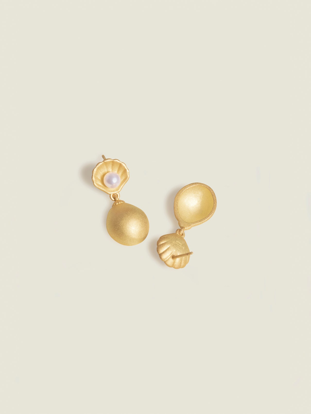 Venus Pearl Earrings
