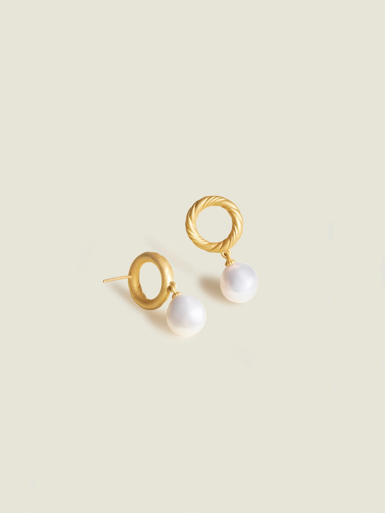 Golden Twirl Pearl Earrings