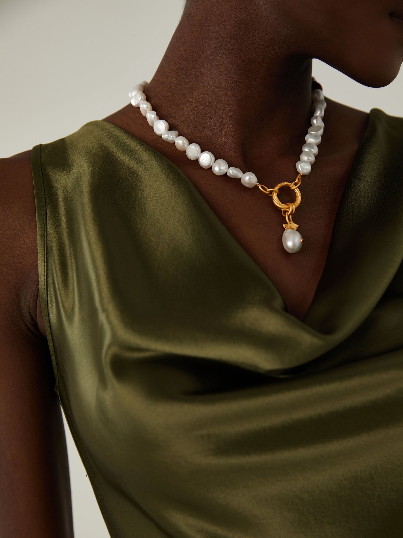 Wave Pearl Choker